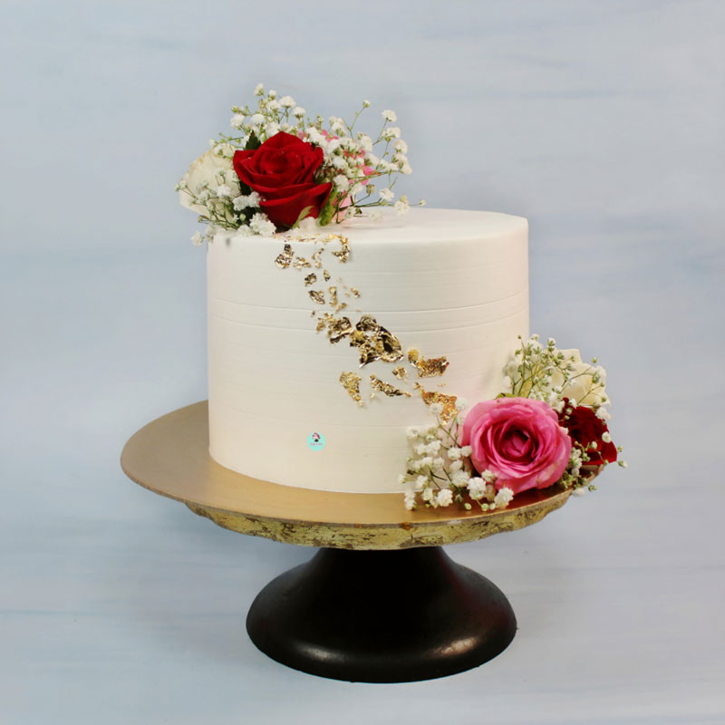 White Frosting Flower Decor Cake