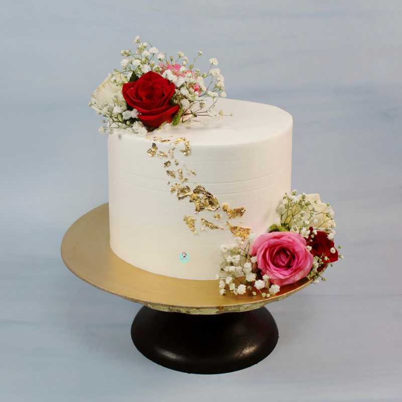 White Frosting Flower Decor Cake